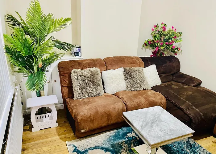 Cozy And Stylish 2 Bedroom Home